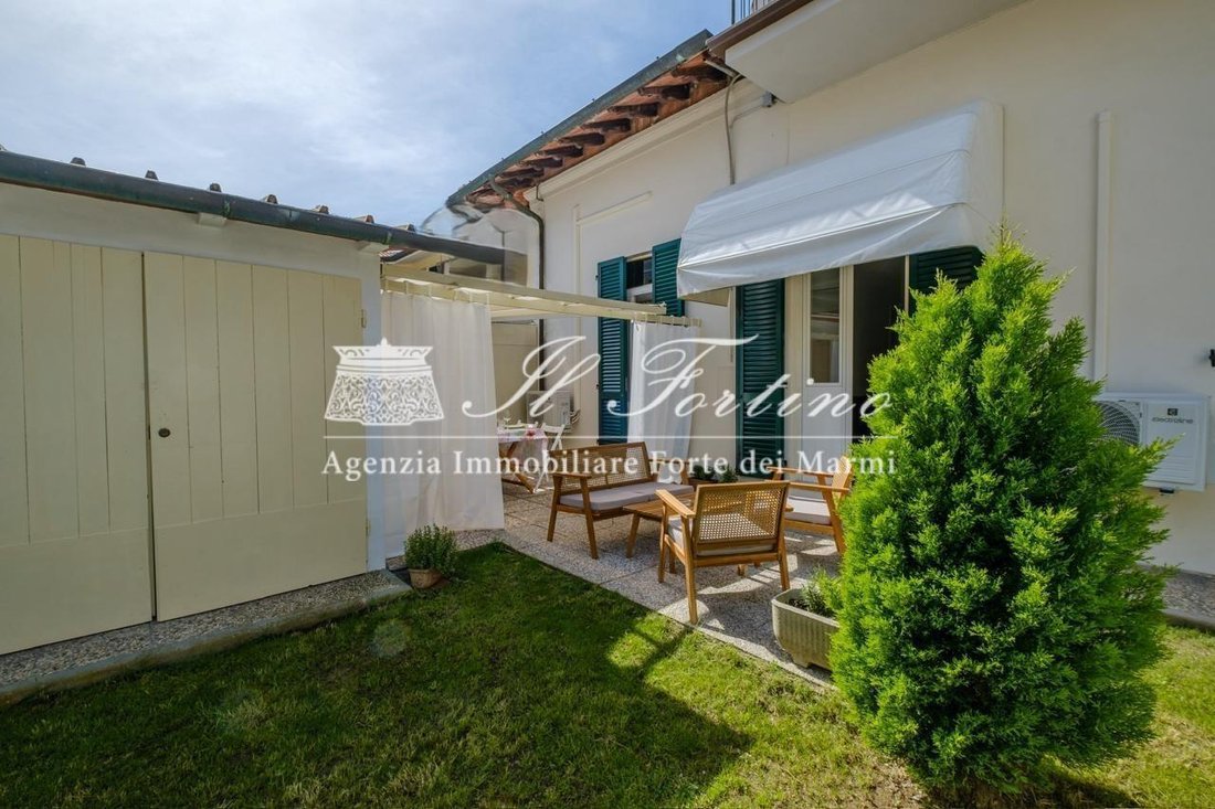 Apartment in Vittoria Apuana, Forte dei Marmi, Tuscany 1 - 18395085