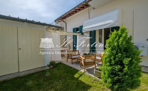 Apartment in Vittoria Apuana, Forte dei Marmi, Tuscany 1