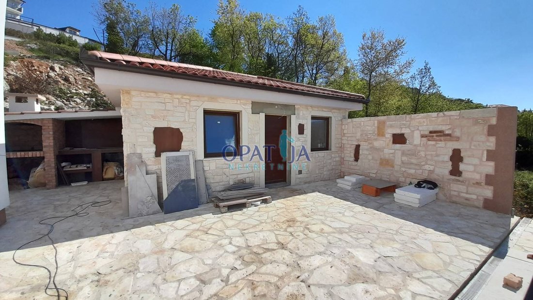 Apartment in Mjesni odbor Kastav, Grad Kastav, Primorje-Gorski Kotar County 2 - 18560640