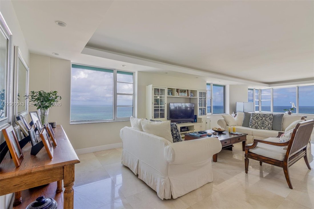 Condo in Miami Beach, Florida, United States 1 - 18562894
