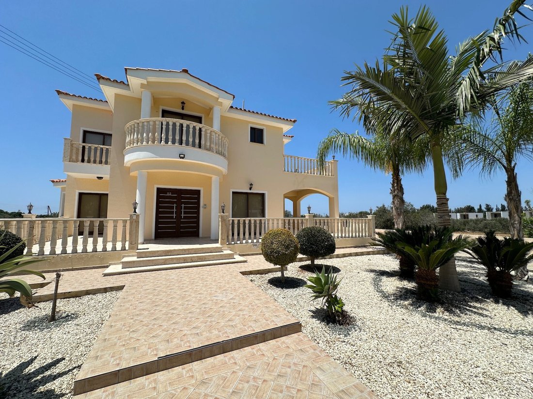 Villa in Chloraka, Paphos, Cyprus 1 - 14615050