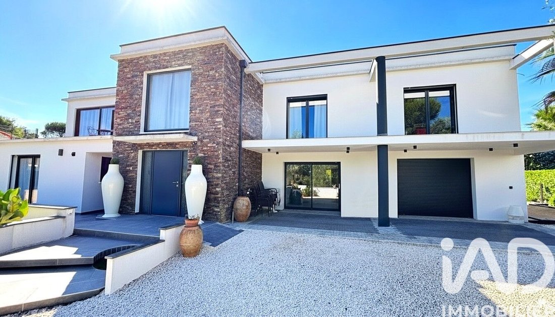 House in Frejus, Provence-Alpes-Côte d'Azur, France 1 - 18567785
