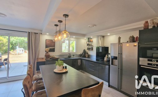 House in Nord Est, Lesigny, France 1