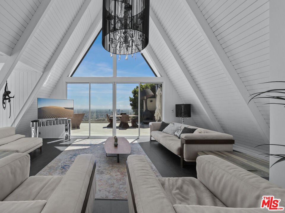 Los Angeles, California, United States 1 - 18563070