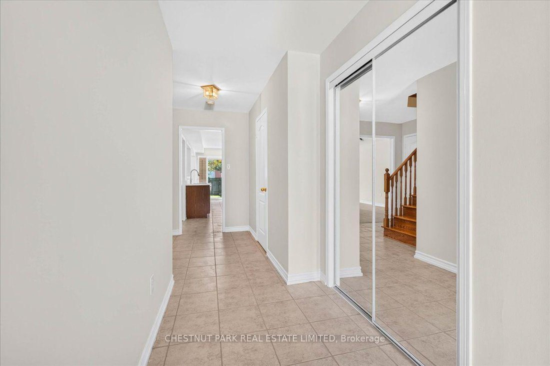Villa in Newmarket, Ontario, Canada 4 - 18566324