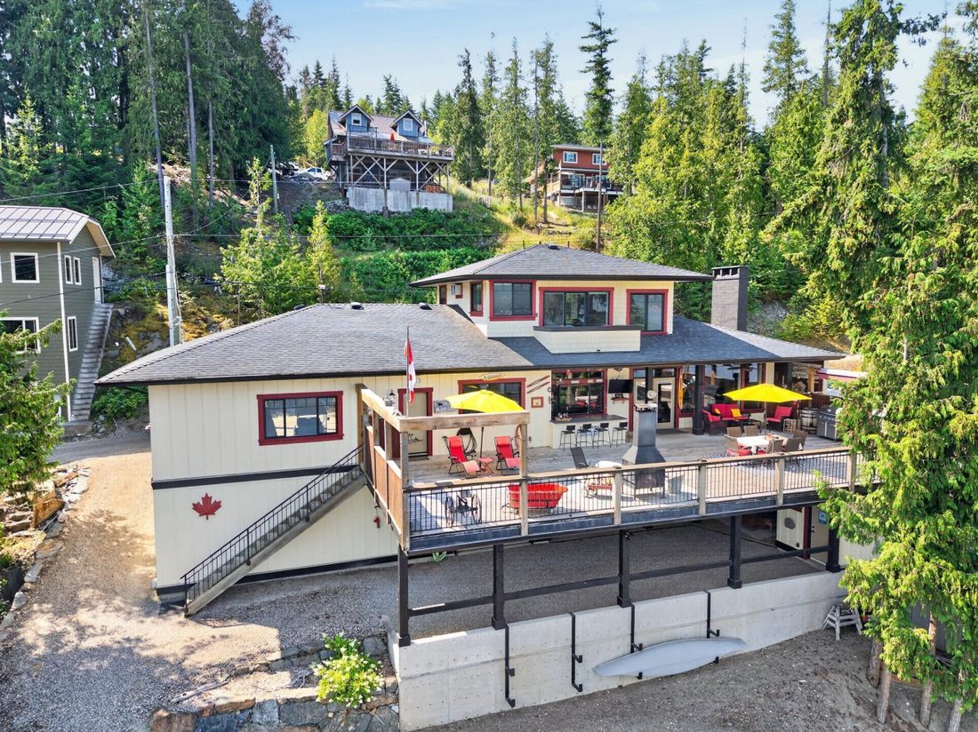House in Eagle Bay, British Columbia, Canada 1 - 18565953