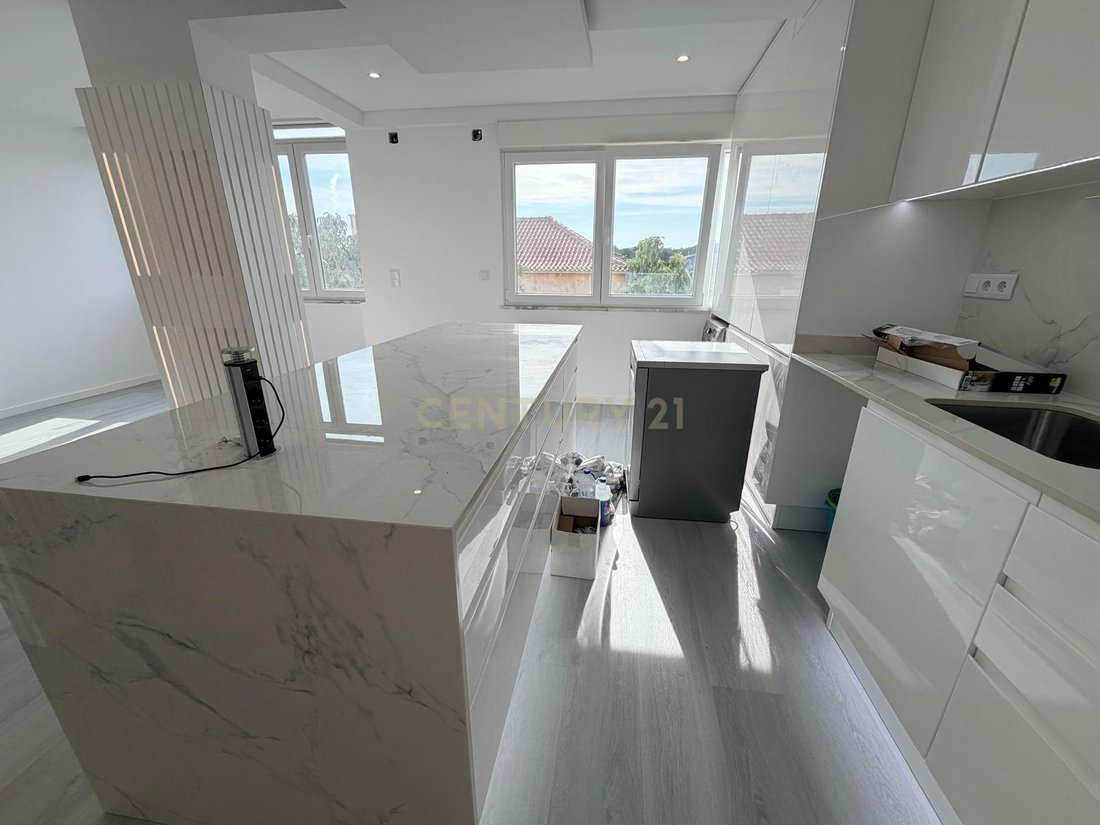 Apartment in Carnaxide e Queijas, Lisbon, Portugal 3 - 18566002