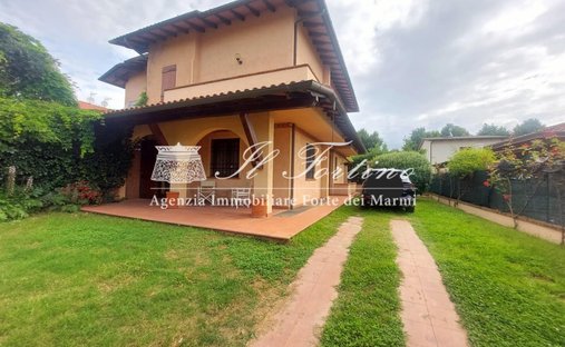 Country House in Center, Forte dei Marmi, Tuscany 1