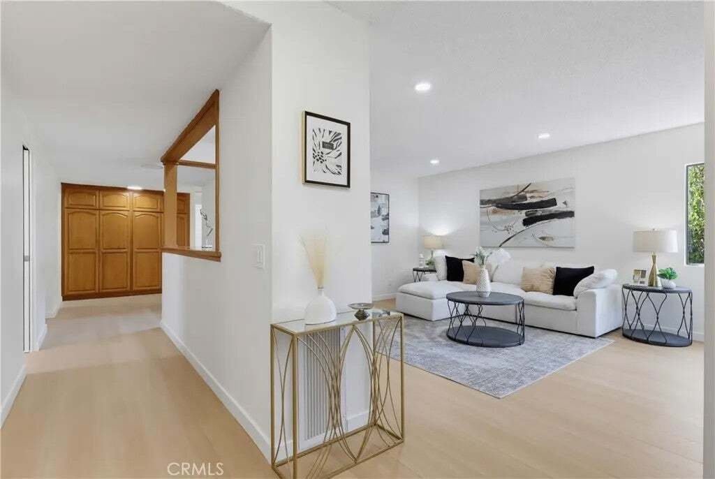 Los Angeles, California, United States 5 - 18559343
