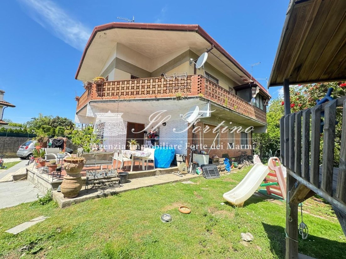 House in Center, Forte dei Marmi, Tuscany 1 - 17294995