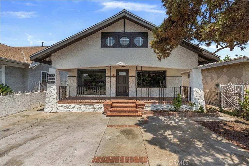 Los Angeles, California, United States 2 - 18562211