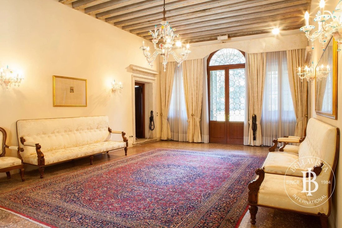 Villa in Bassano del Grappa, Veneto, Italy 3 - 18558399