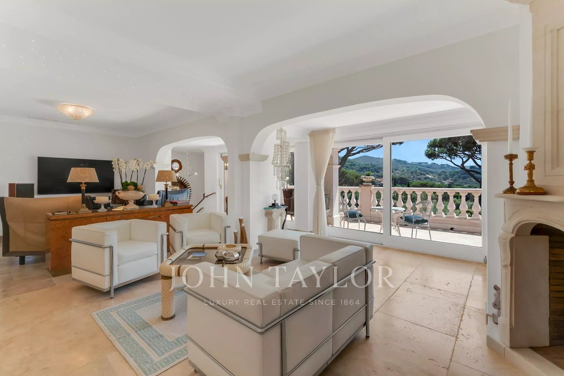 Estate in La Croix-Valmer, Provence-Alpes-Côte d'Azur, France 4 - 14495648