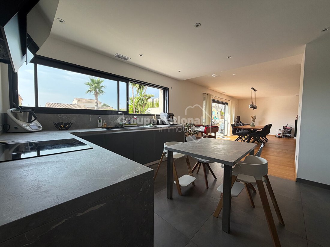 Villa in Camplanier, Nimes, France 4 - 18563808