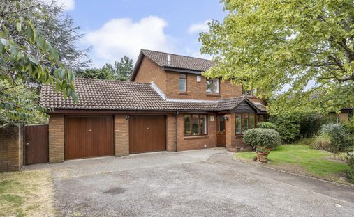 House in Charlton Kings, England 1