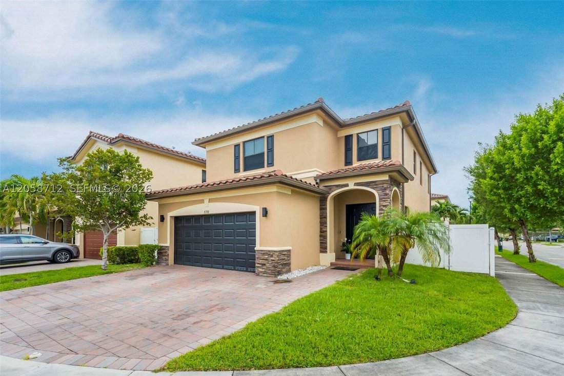 House in Miami Lakes, Florida, United States 4 - 18561963