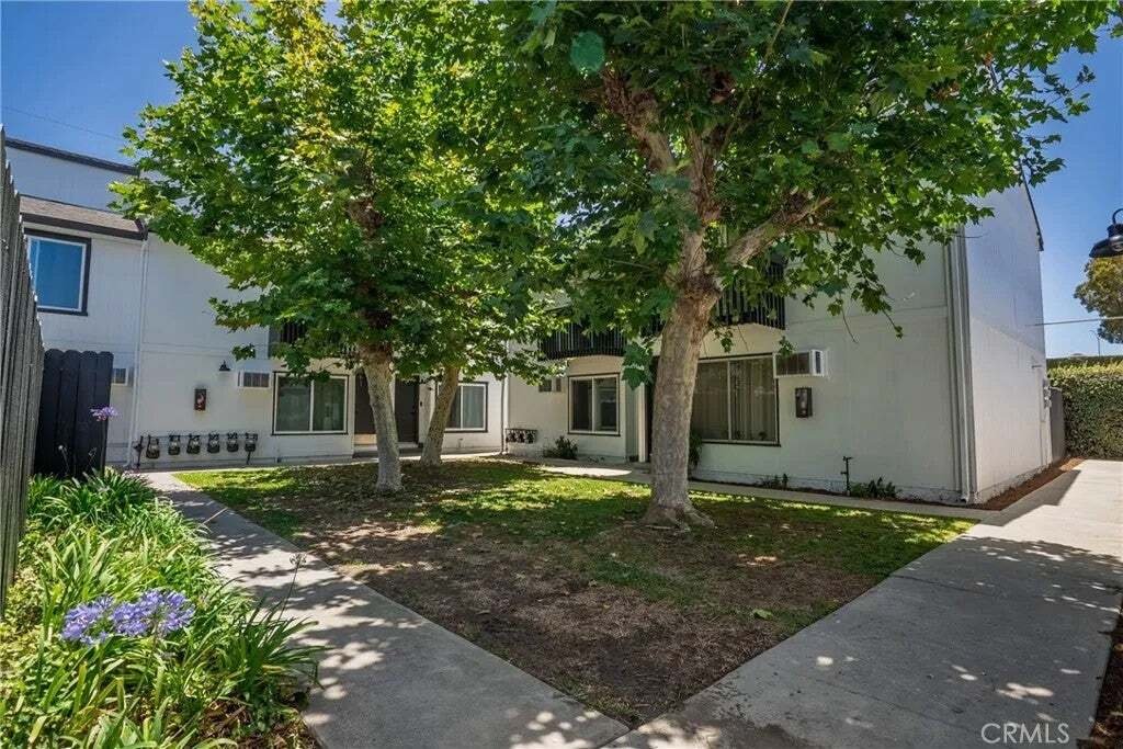 Garden Grove, California, United States 4 - 18562498