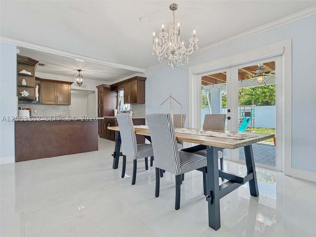 House in Miami, Florida, United States 4 - 18562021