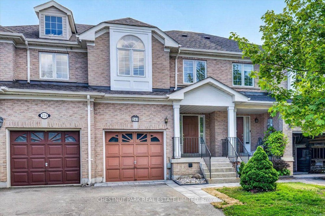 Villa in Newmarket, Ontario, Canada 1 - 18566324