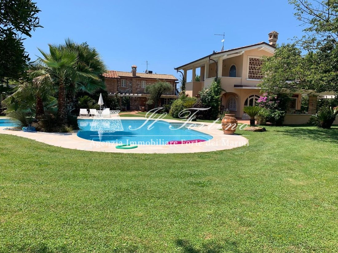 Villa in Seravezza, Tuscany, Italy 1 - 17294952