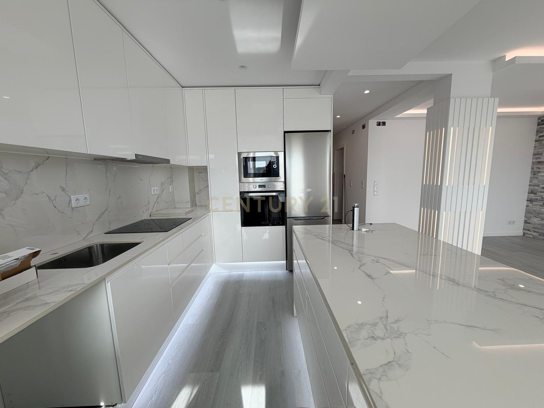 Apartment in Carnaxide e Queijas, Lisbon, Portugal 2 - 18566002