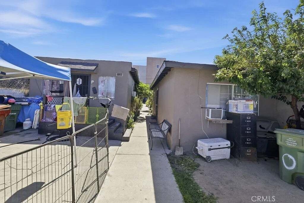 Inglewood, California, United States 4 - 18562386