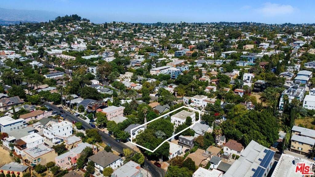 Los Angeles, California, United States 3 - 18561222