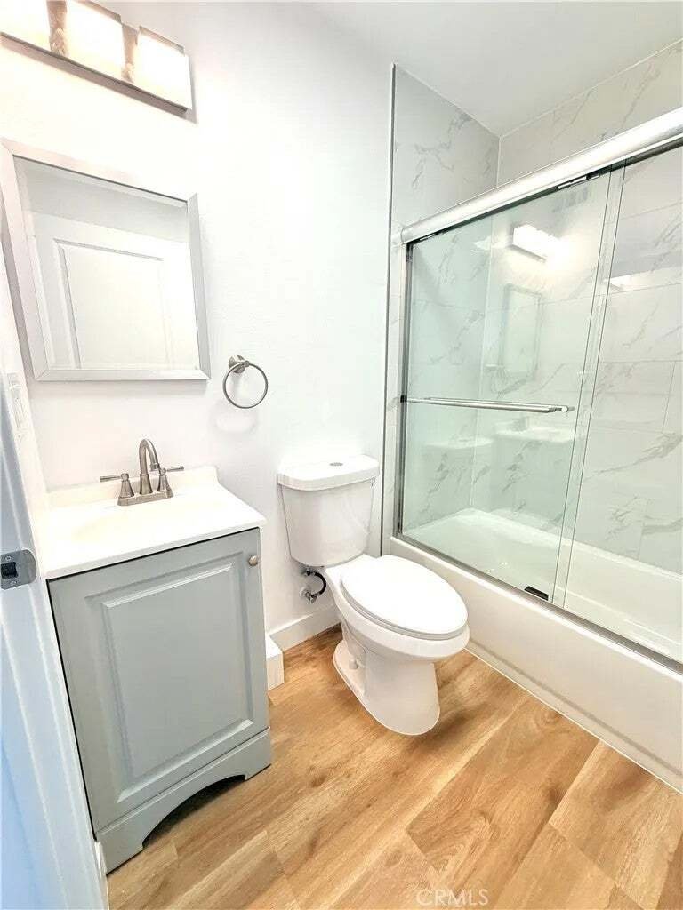 East Los Angeles, California, United States 5 - 18559438