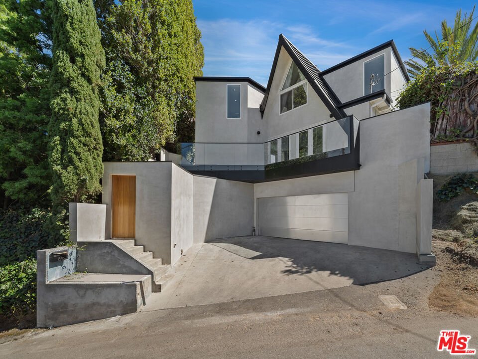Los Angeles, California, United States 3 - 18563070