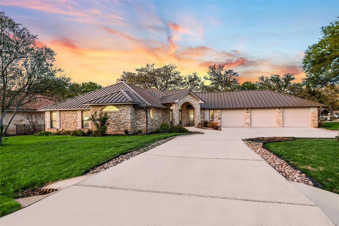 House in Horseshoe Bay, Texas, United States 1 - 18561980