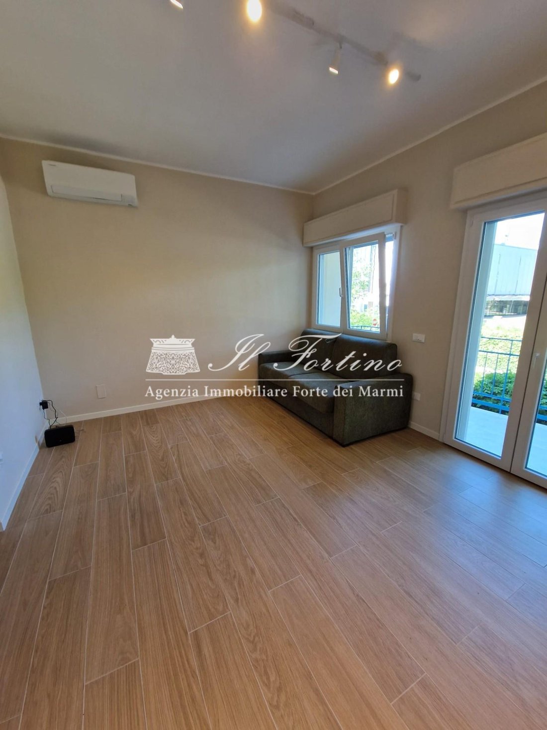 Apartment in Vittoria Apuana, Forte dei Marmi, Tuscany 2 - 18407633