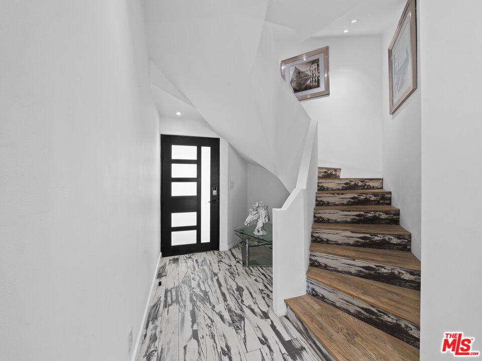 Los Angeles, California, United States 5 - 18563070