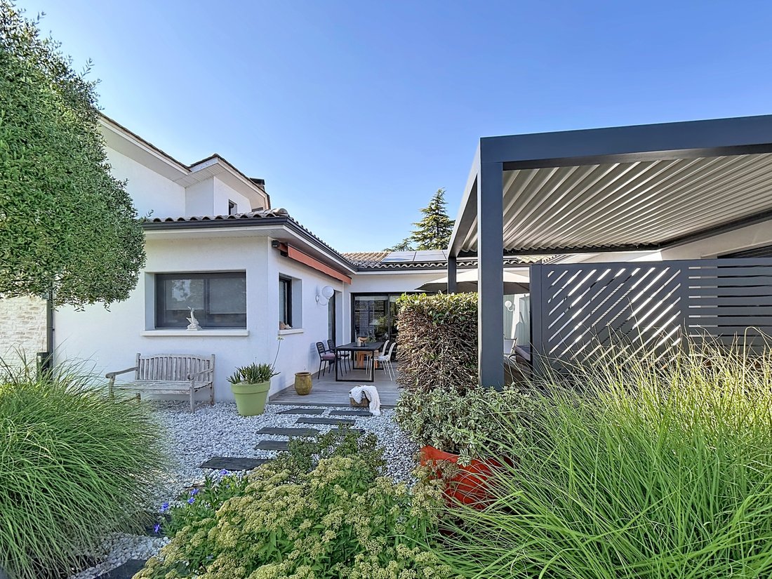 House in Saint-Yrieix-sur-Charente, Nouvelle-Aquitaine, France 2 - 18565519