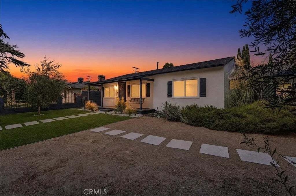 Los Angeles, California, United States 1 - 18562326