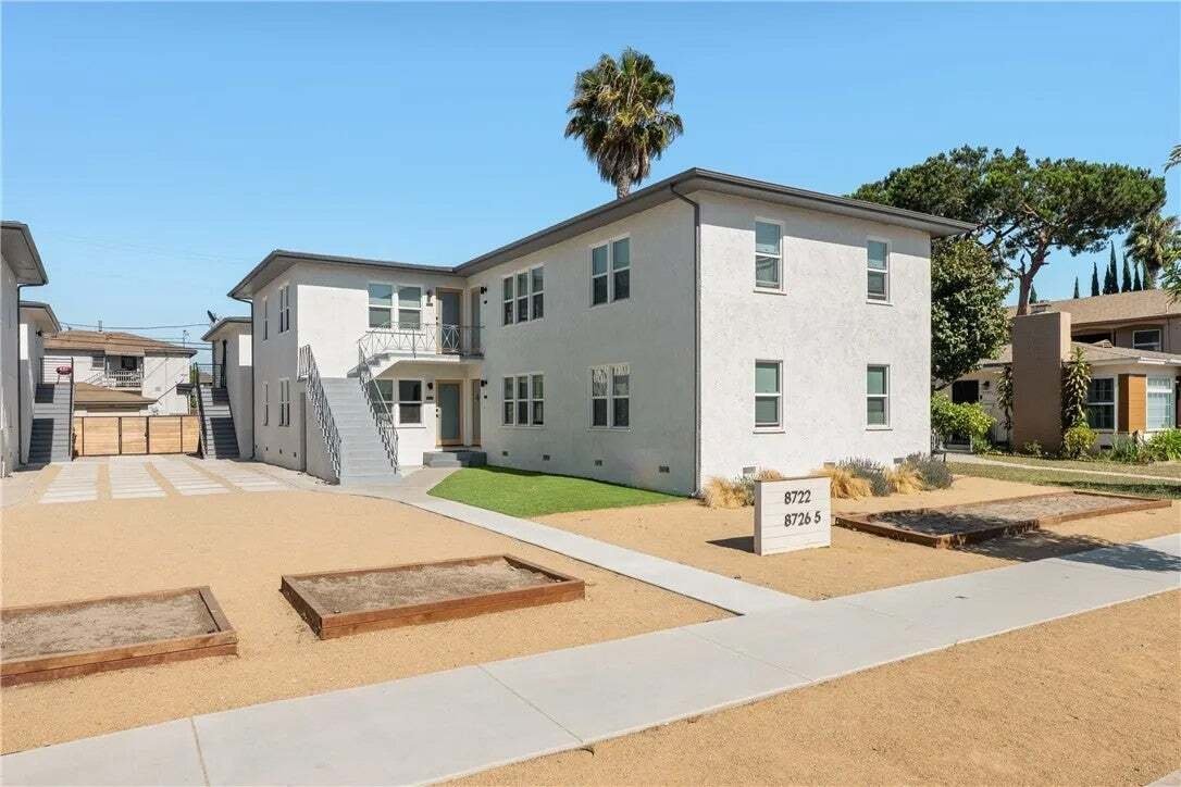 Los Angeles, California, United States 3 - 18559328
