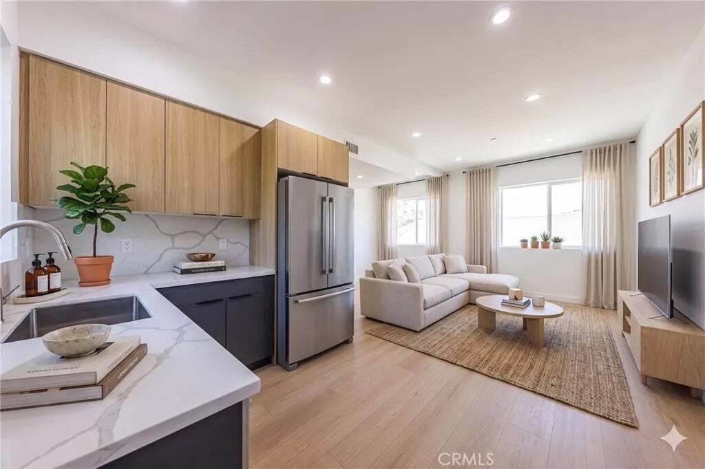 Los Angeles, California, United States 5 - 18562271