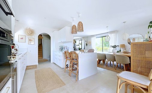 Villa in Champagne Haute, Marsannay-la-Cote, France 1