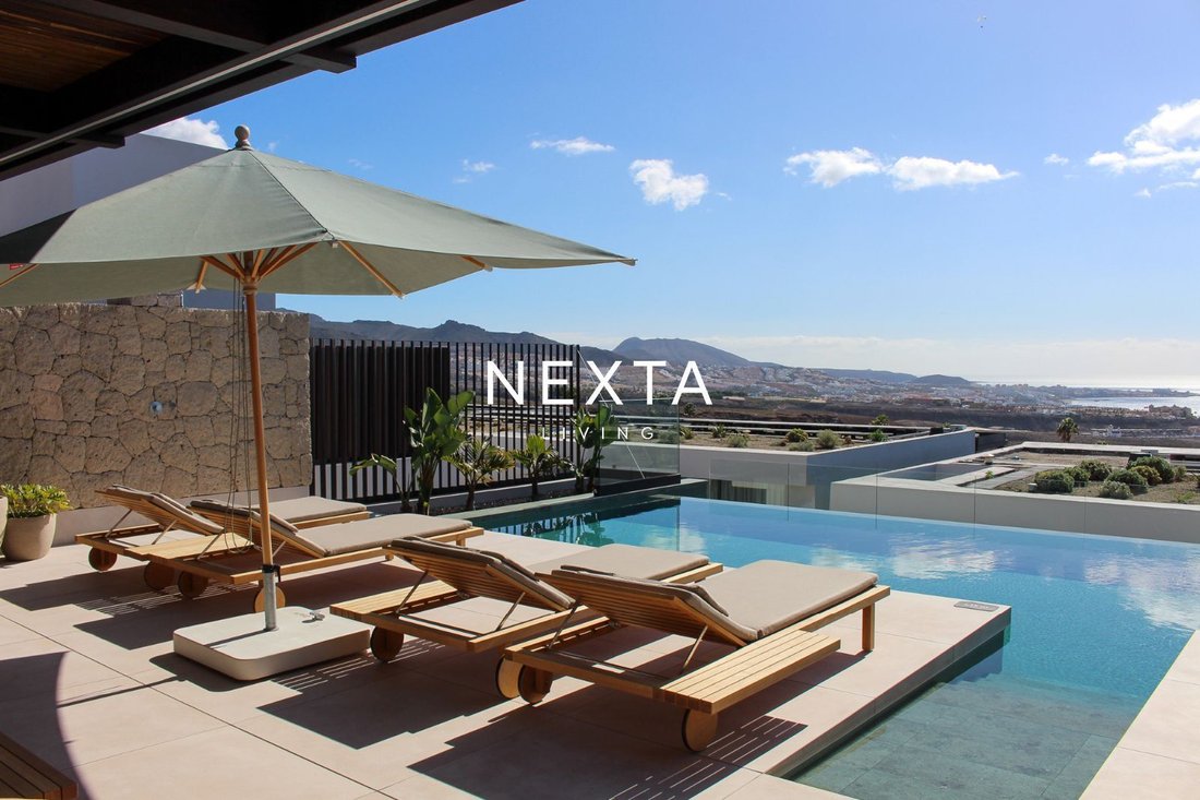 House in La Caleta, Adeje, Canary Islands 1 - 18558179