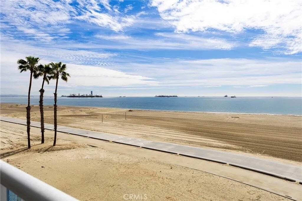 Condo in Signal Hill, California, United States 2 - 18562265