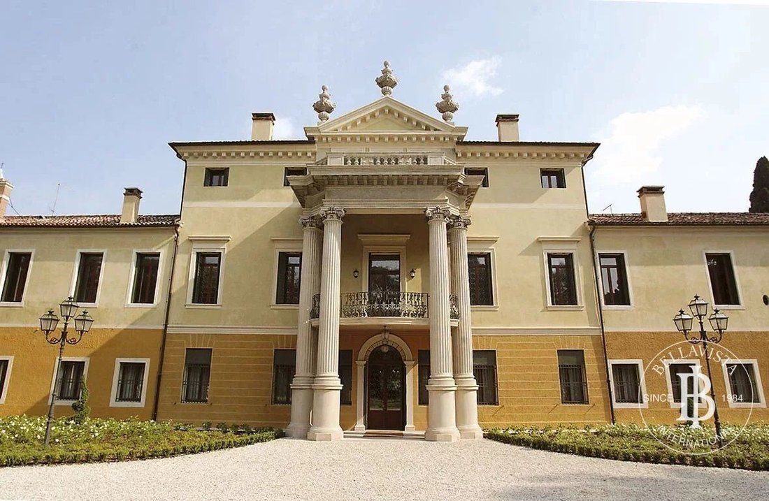 Villa in Bassano del Grappa, Veneto, Italy 1 - 18558399