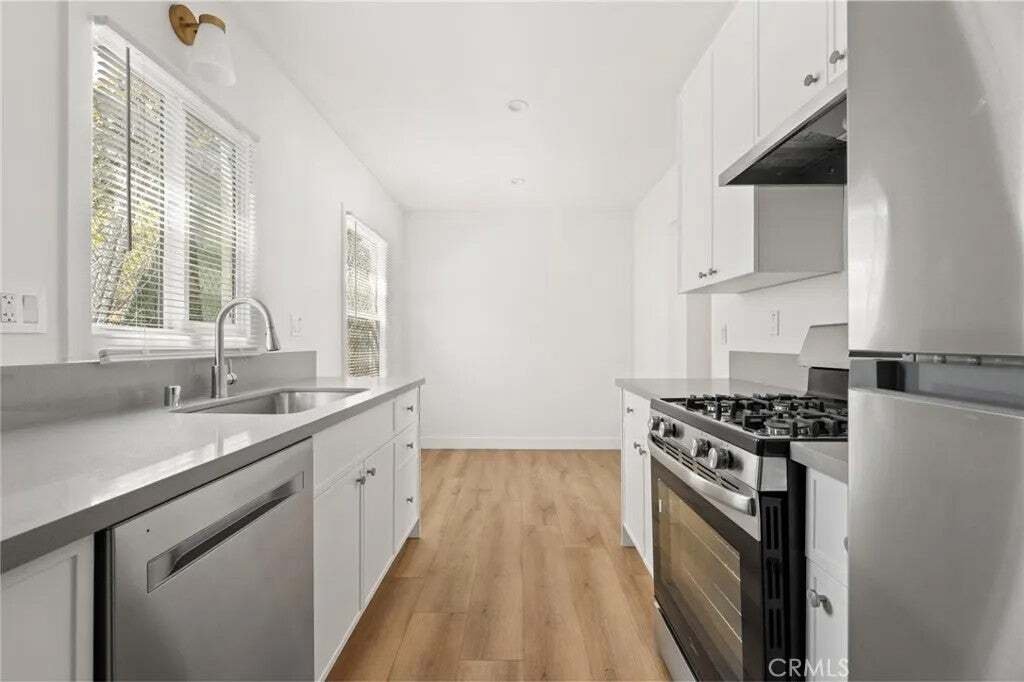 Los Angeles, California, United States 4 - 18559328