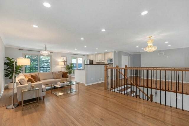 House in Buffalo Grove, Illinois, United States 3 - 18562541