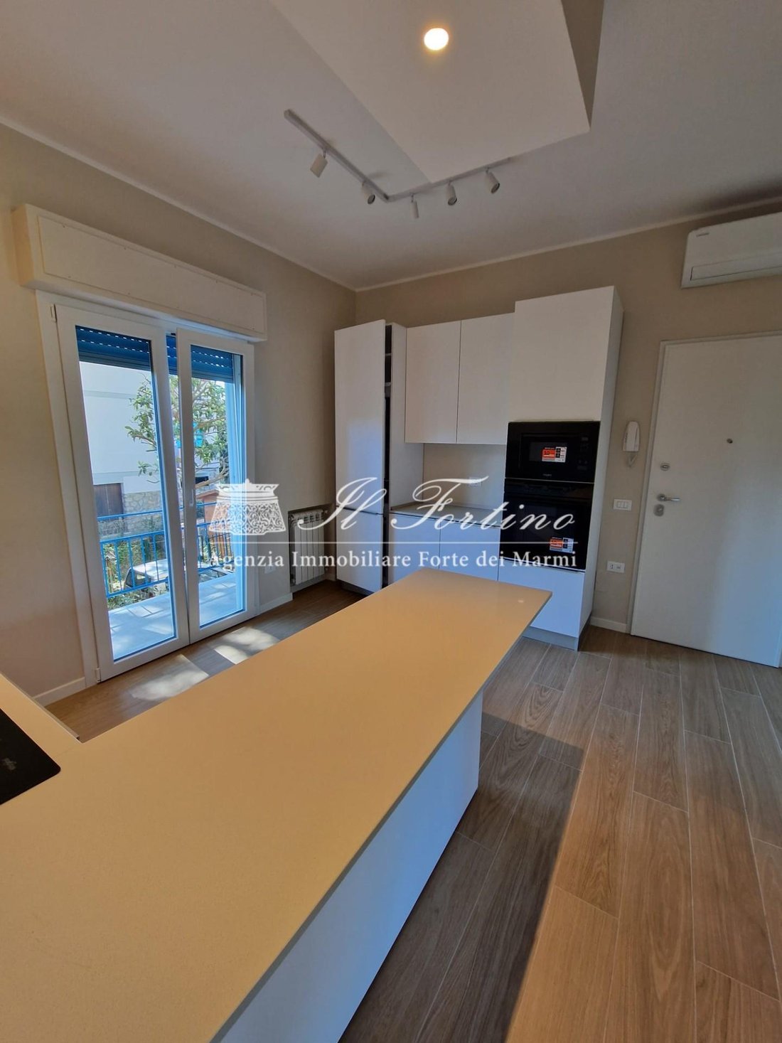 Apartment in Vittoria Apuana, Forte dei Marmi, Tuscany 3 - 18407633