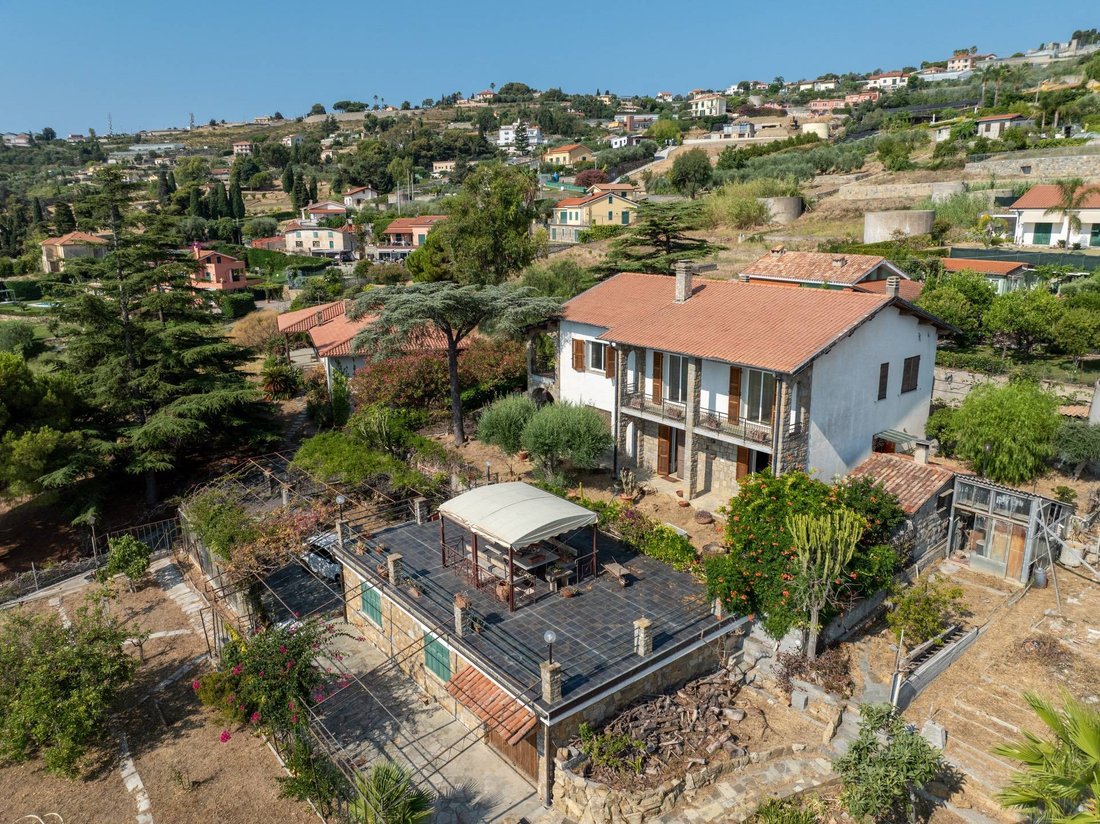 Villa in Coldirodi, Sanremo, Italy 1 - 18564019
