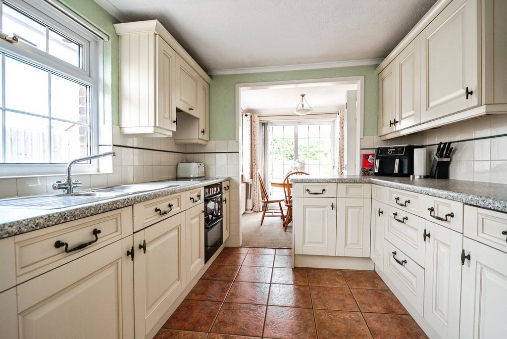 House in Bishopstoke, Eastleigh, England 2 - 18561011