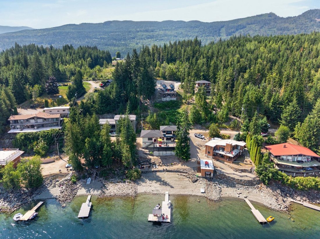 House in Eagle Bay, British Columbia, Canada 2 - 18565953