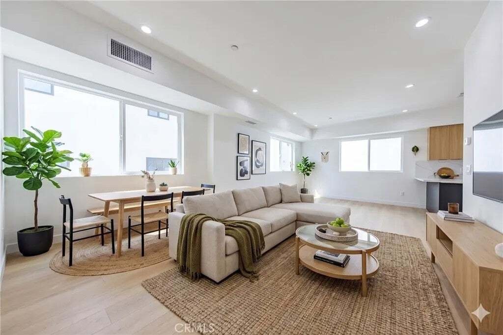 Los Angeles, California, United States 4 - 18562271