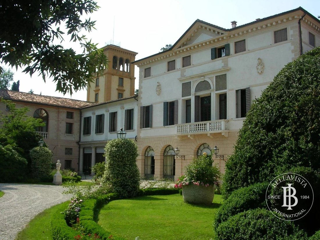 Villa in Bassano del Grappa, Veneto, Italy 2 - 18558399