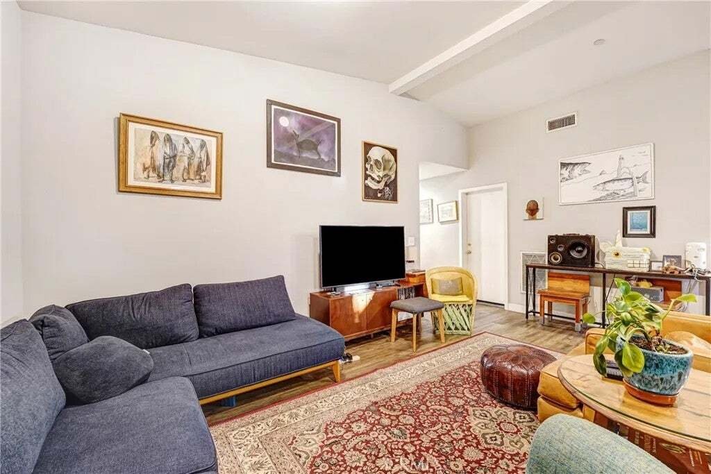 East Los Angeles, California, United States 4 - 18559203