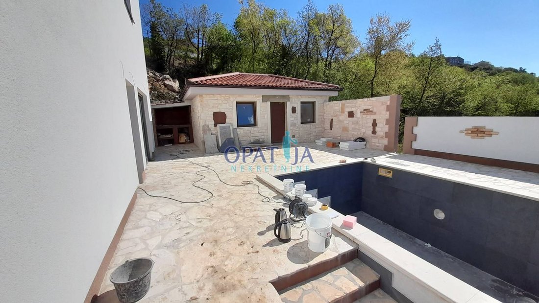 Apartment in Mjesni odbor Kastav, Grad Kastav, Primorje-Gorski Kotar County 1 - 18560640